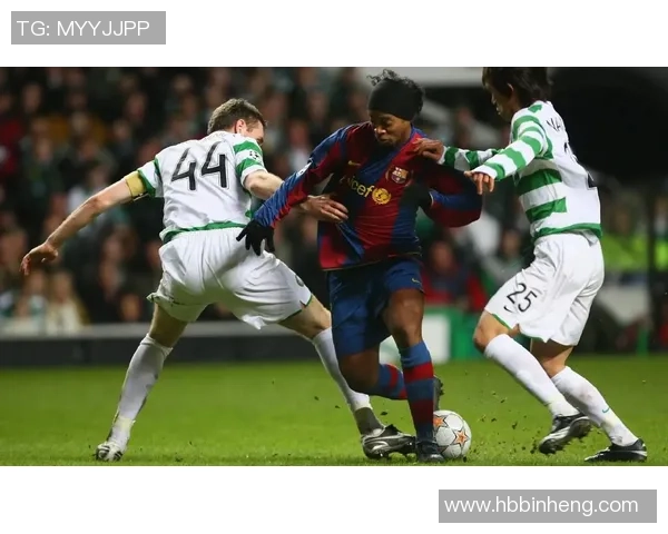 选择几位足球明星组合成完美阵容分析 哪些球员最值得投资与搭配